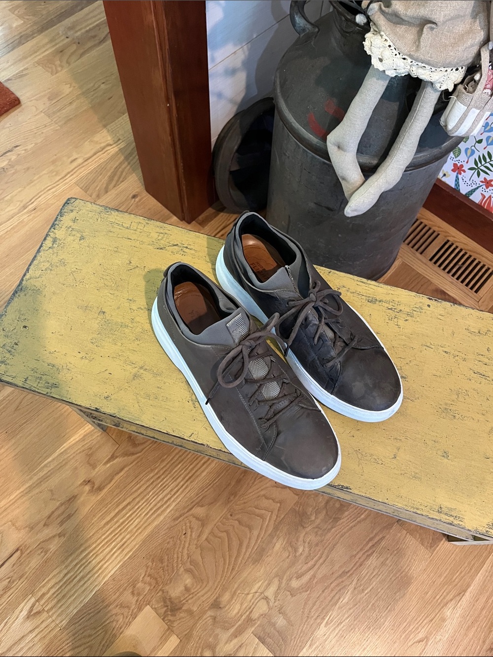Casual Low-Top Sneakers in Dark Taupe
